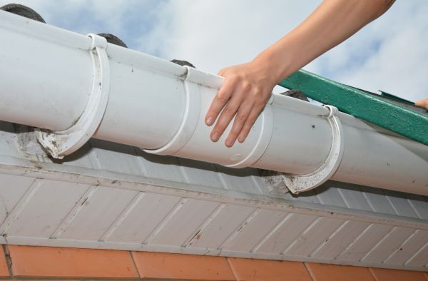 Gutter Reattachment in Sun City